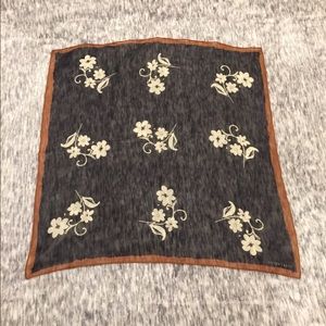 Thin Ellen Tracy scarf